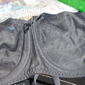 BALI:, 1 BLACK UNDERWIRE BRA   size 38C    black,